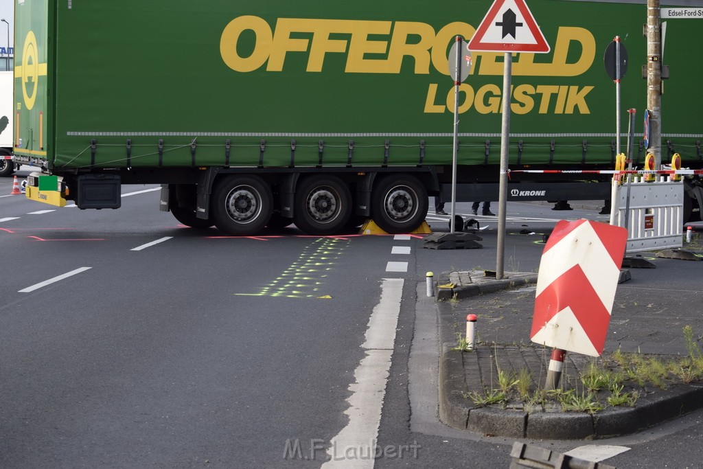 Schwerer Motorrad Unfall Feldkassel Robert Boschstr Edsel Fordstr P044.JPG - Miklos Laubert